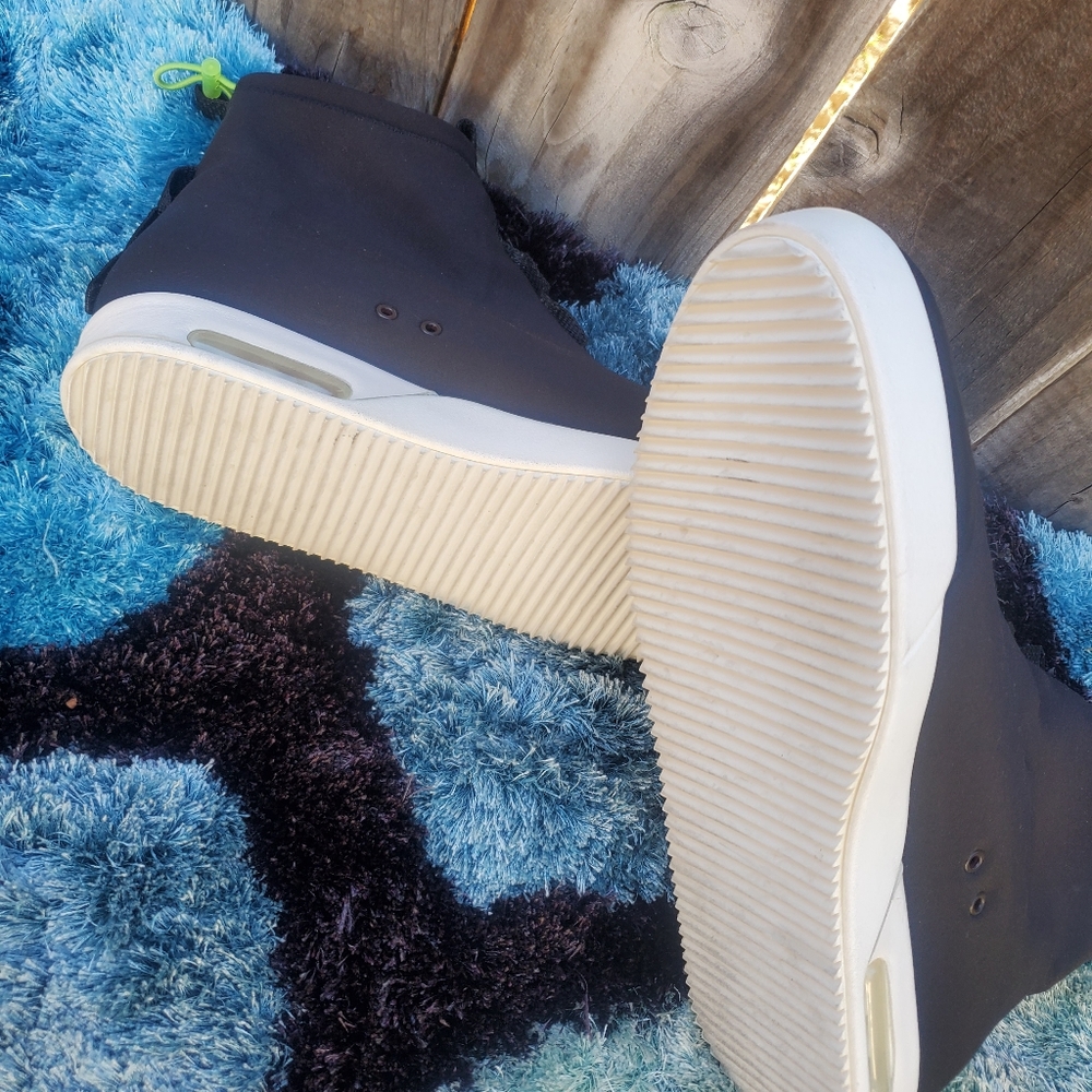 Shoes - Picture 4 of 4